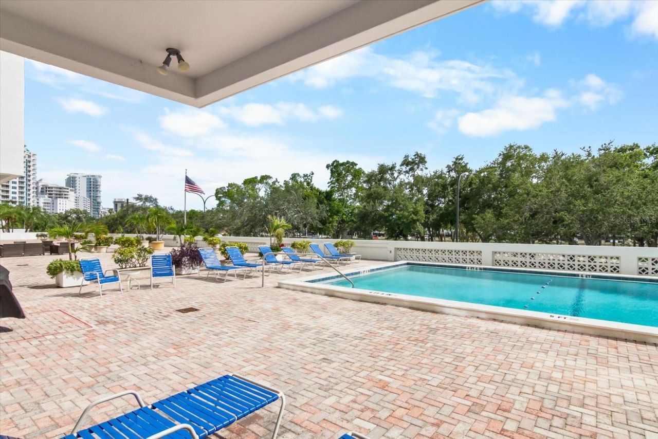 33 S Gulfstream Avenue, Unit 305, Sarasota, FL 34236 Photo