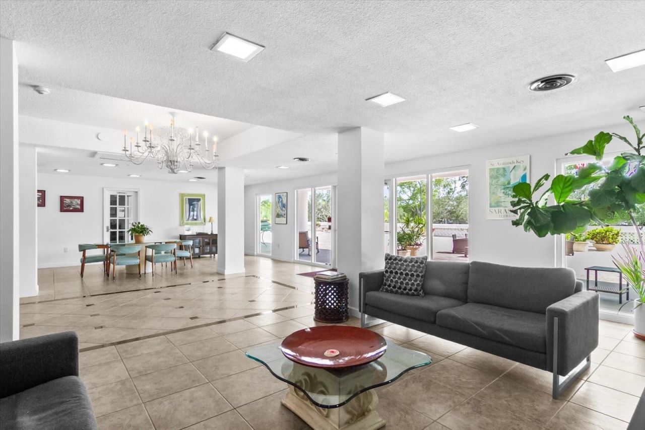 33 S Gulfstream Avenue, Unit 305, Sarasota, FL 34236 Photo