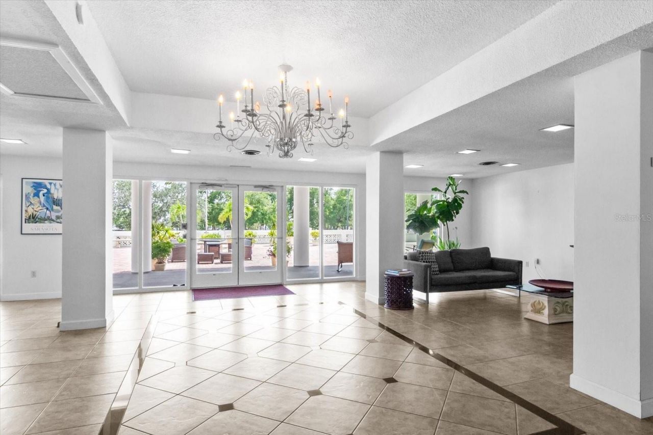 33 S Gulfstream Avenue, Unit 305, Sarasota, FL 34236 Photo