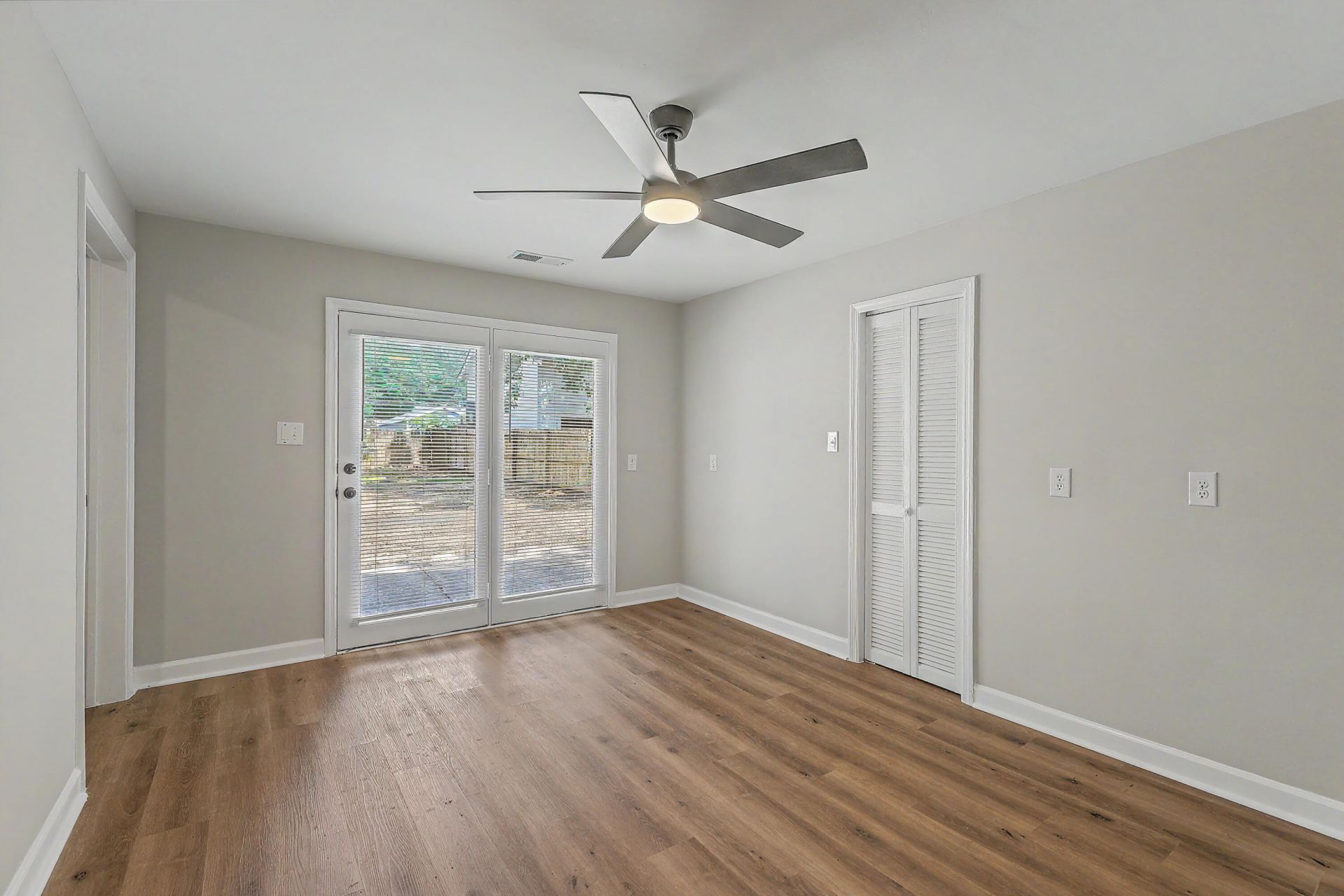7620 Winchester Street Photo 11