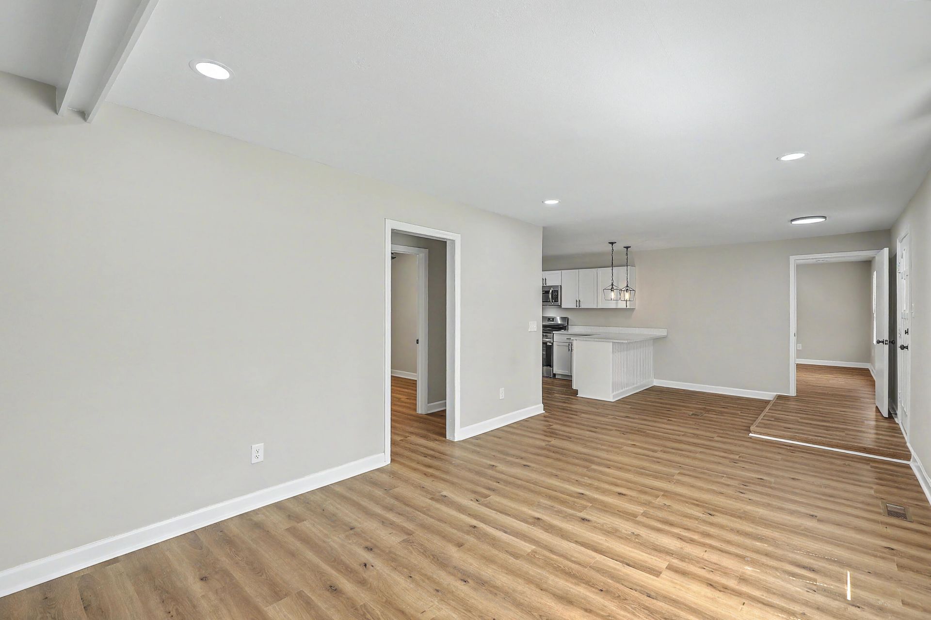 7620 Winchester Street Photo 4
