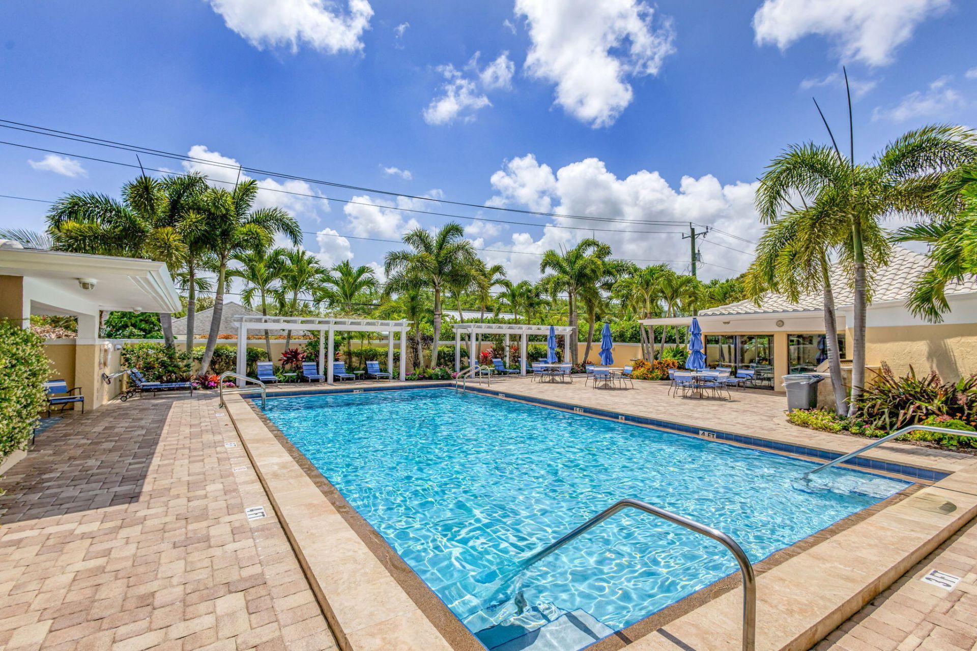 20 SE Turtle Creek Drive, Unit Apt F, Tequesta, FL 33469 Photo