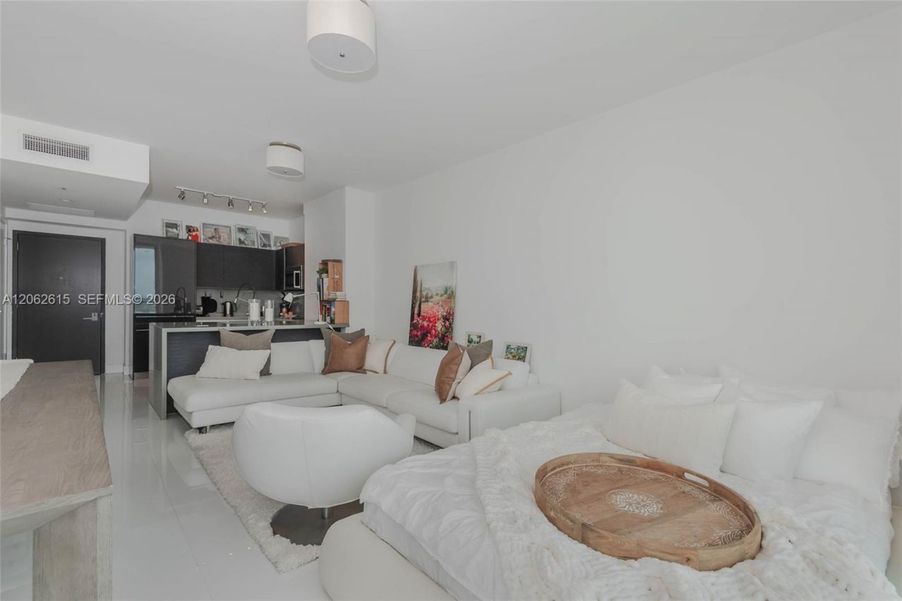 1080 Brickell Ave, Unit 3405, Miami, FL 33131 Photo