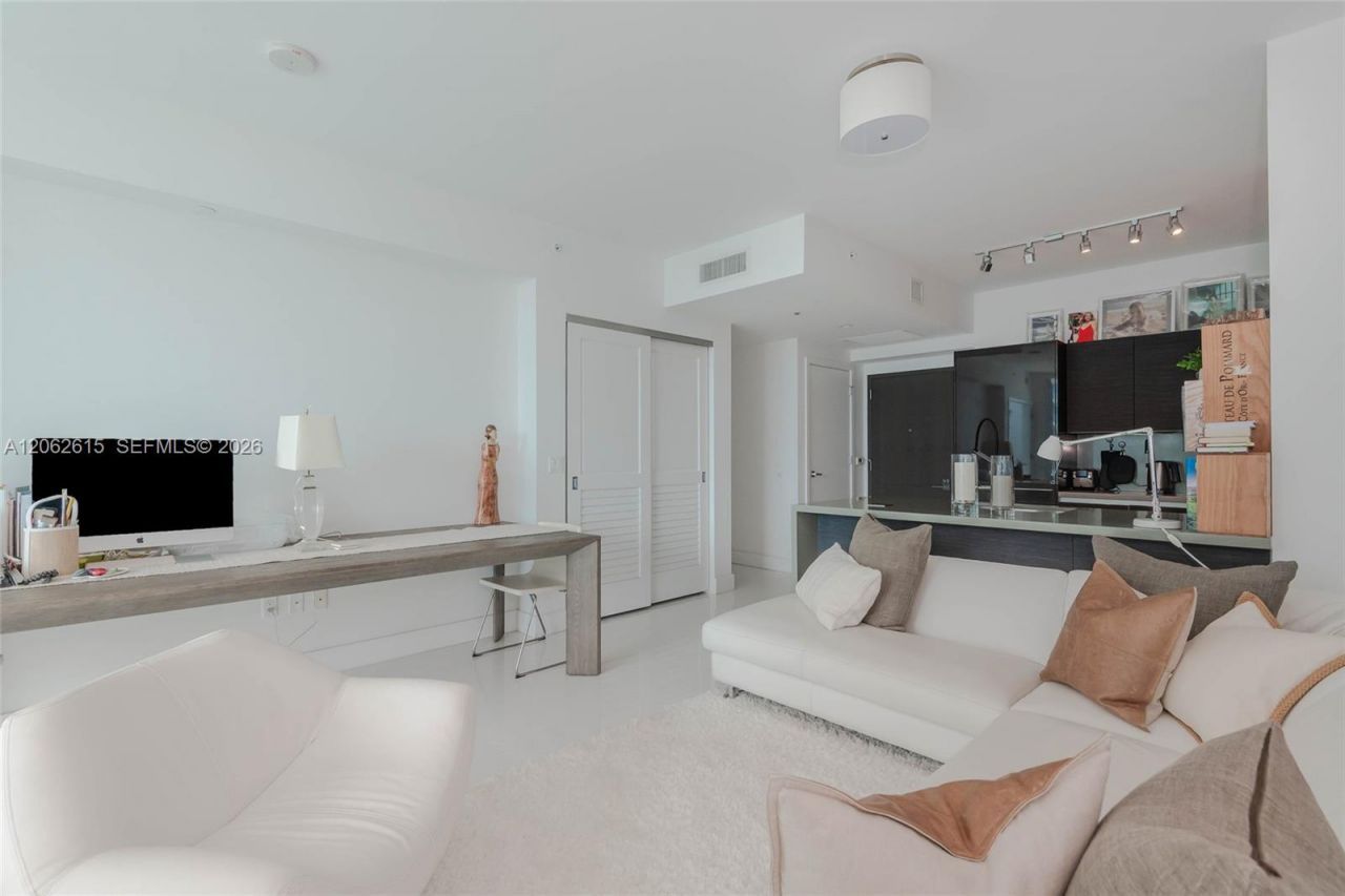 1080 Brickell Ave, Unit 3405, Miami, FL 33131 Photo