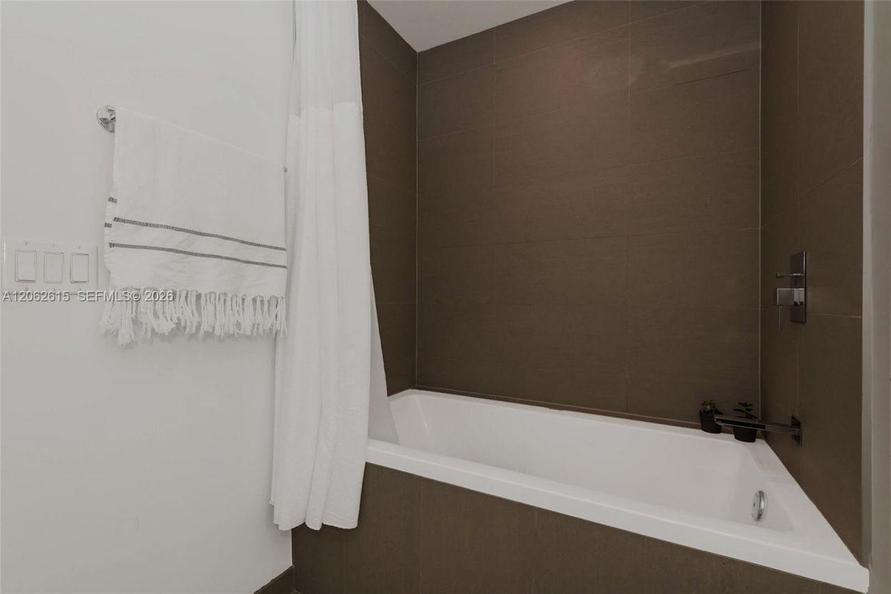 1080 Brickell Ave, Unit 3405, Miami, FL 33131 Photo