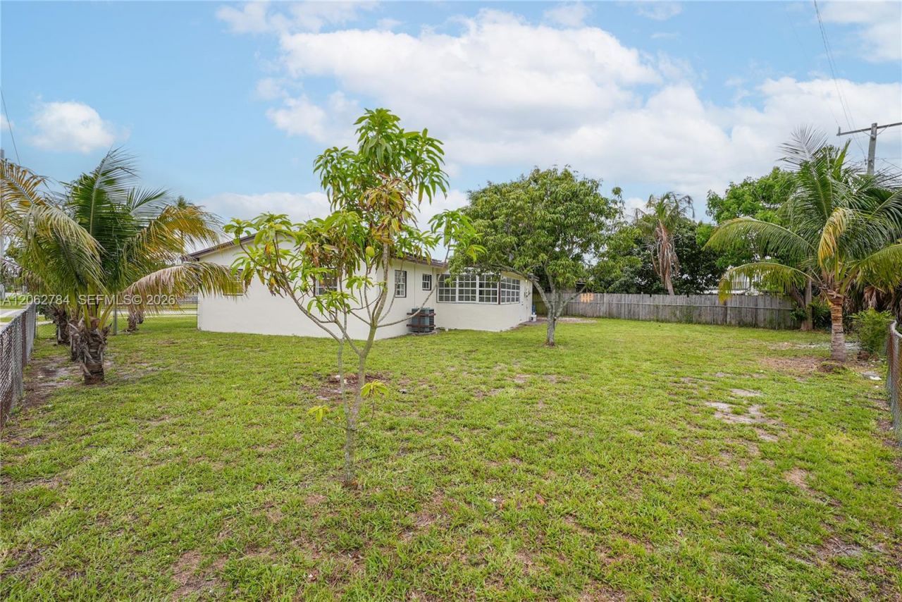 701 NW 176th Terrace, Miami Gardens, FL 33169 Photo