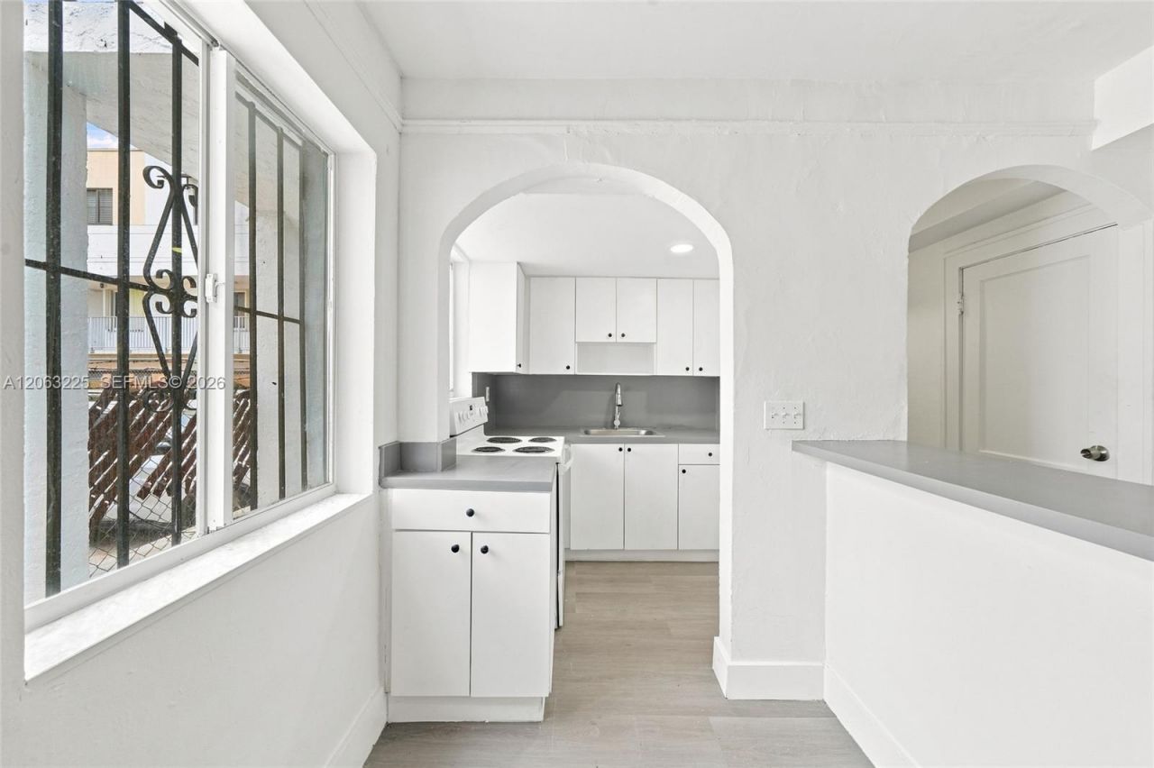 1145 NW 4th St, Unit APT 1, Miami, FL 33128 Photo