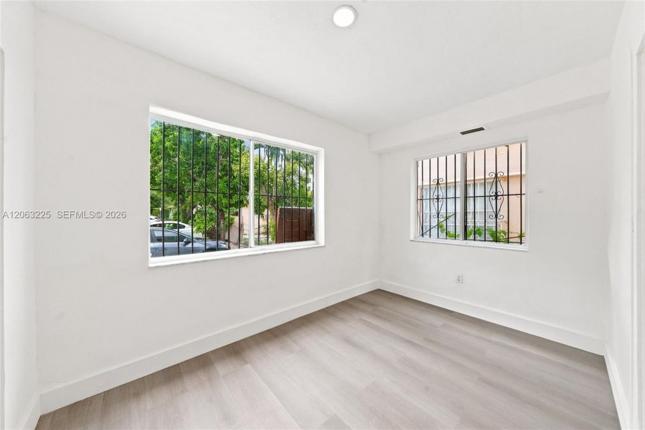 1145 NW 4th St, Unit APT 1, Miami, FL 33128 Photo