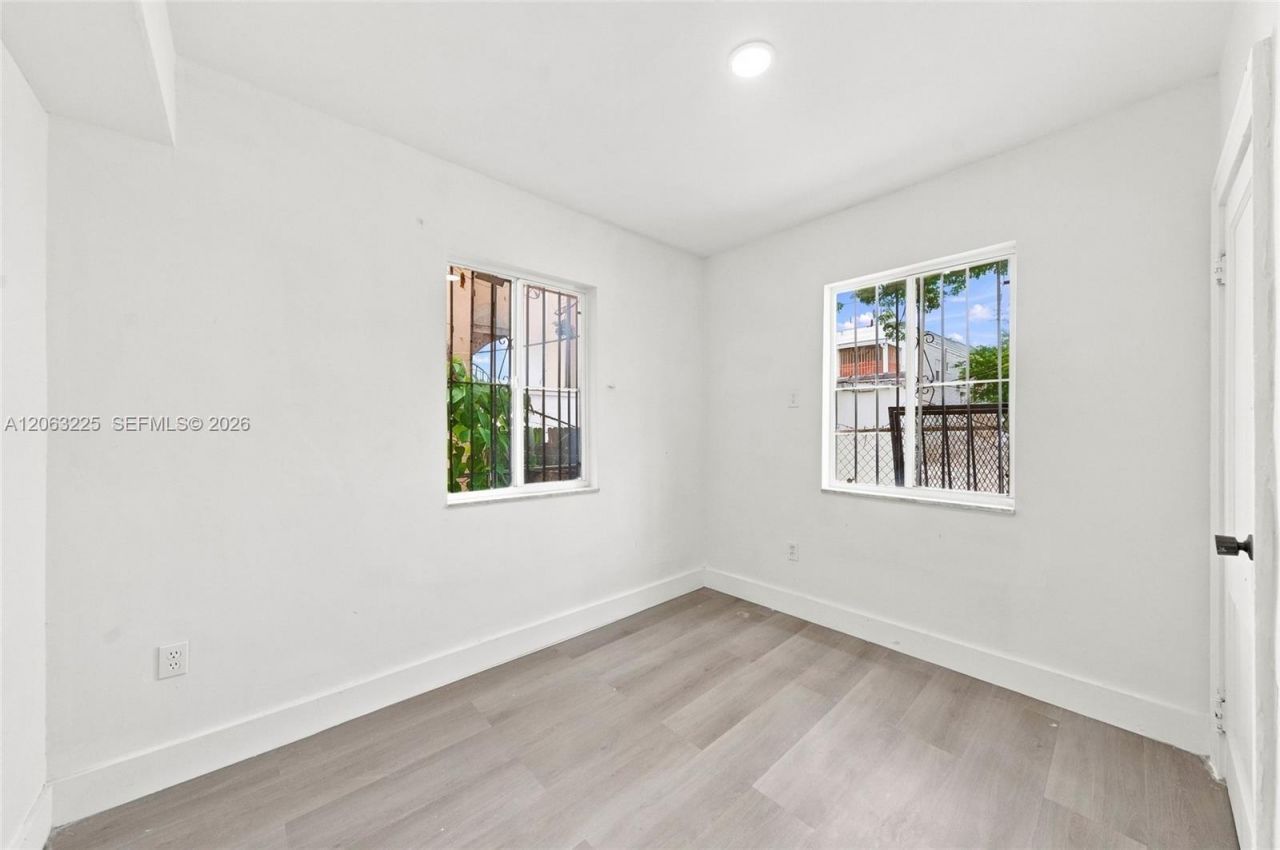 1145 NW 4th St, Unit APT 1, Miami, FL 33128 Photo
