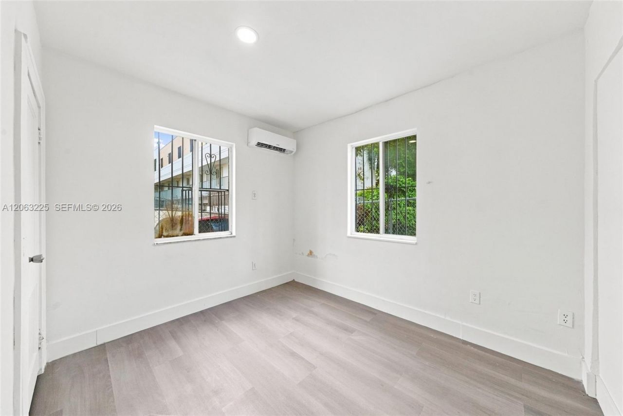 1145 NW 4th St, Unit APT 1, Miami, FL 33128 Photo