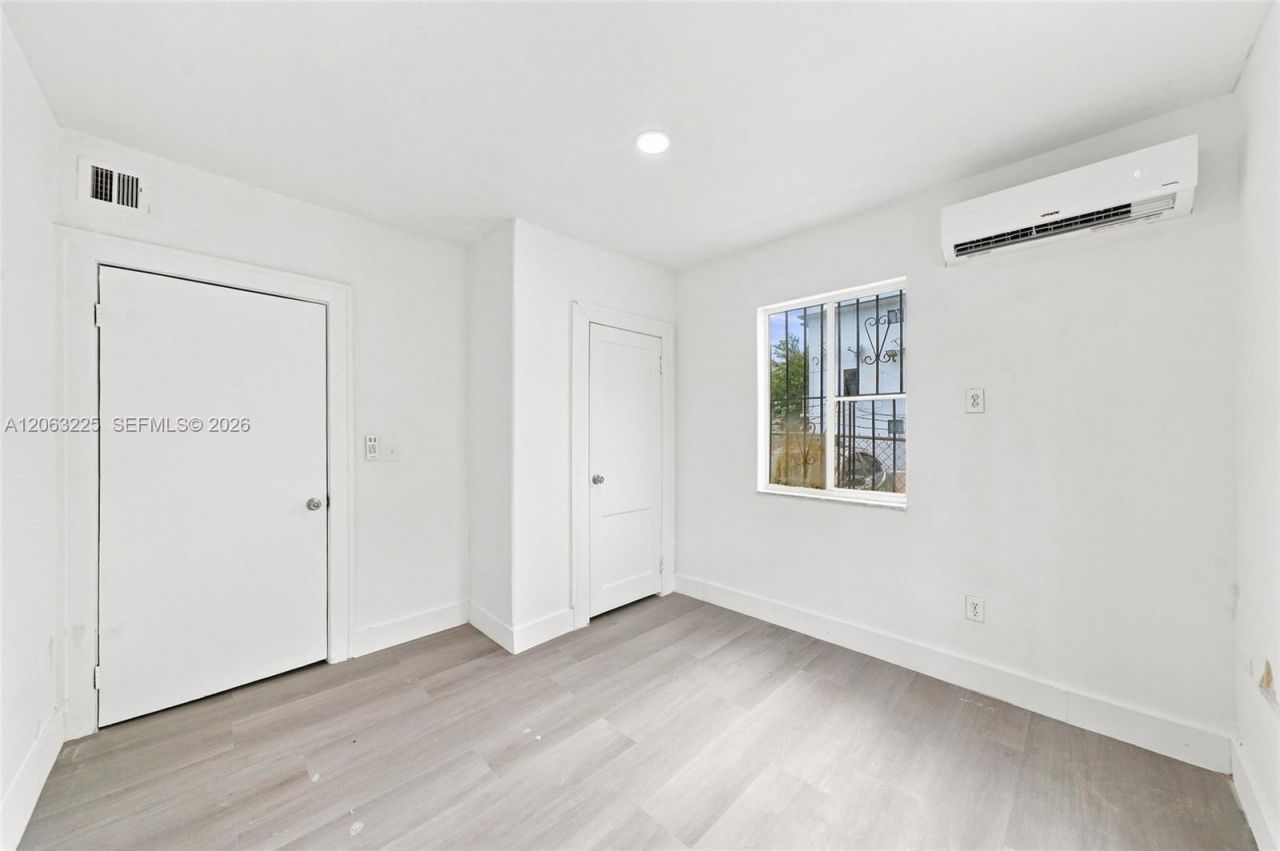 1145 NW 4th St, Unit APT 1, Miami, FL 33128 Photo