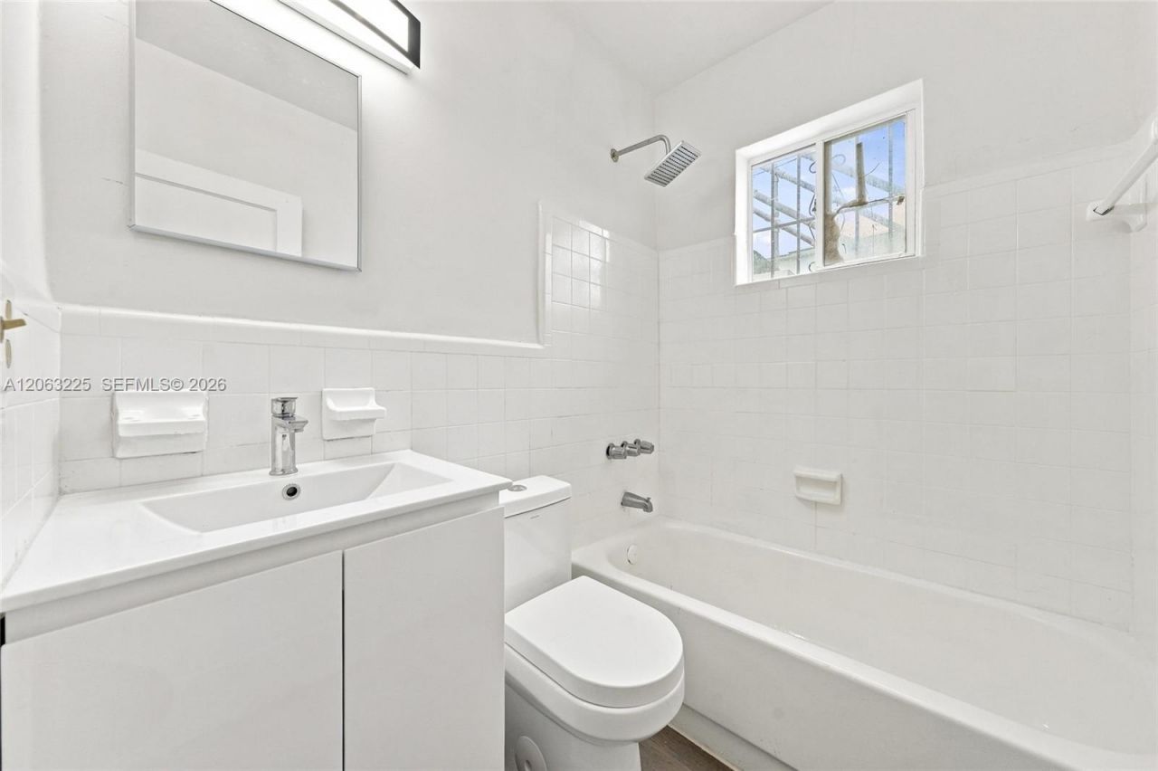 1145 NW 4th St, Unit APT 1, Miami, FL 33128 Photo
