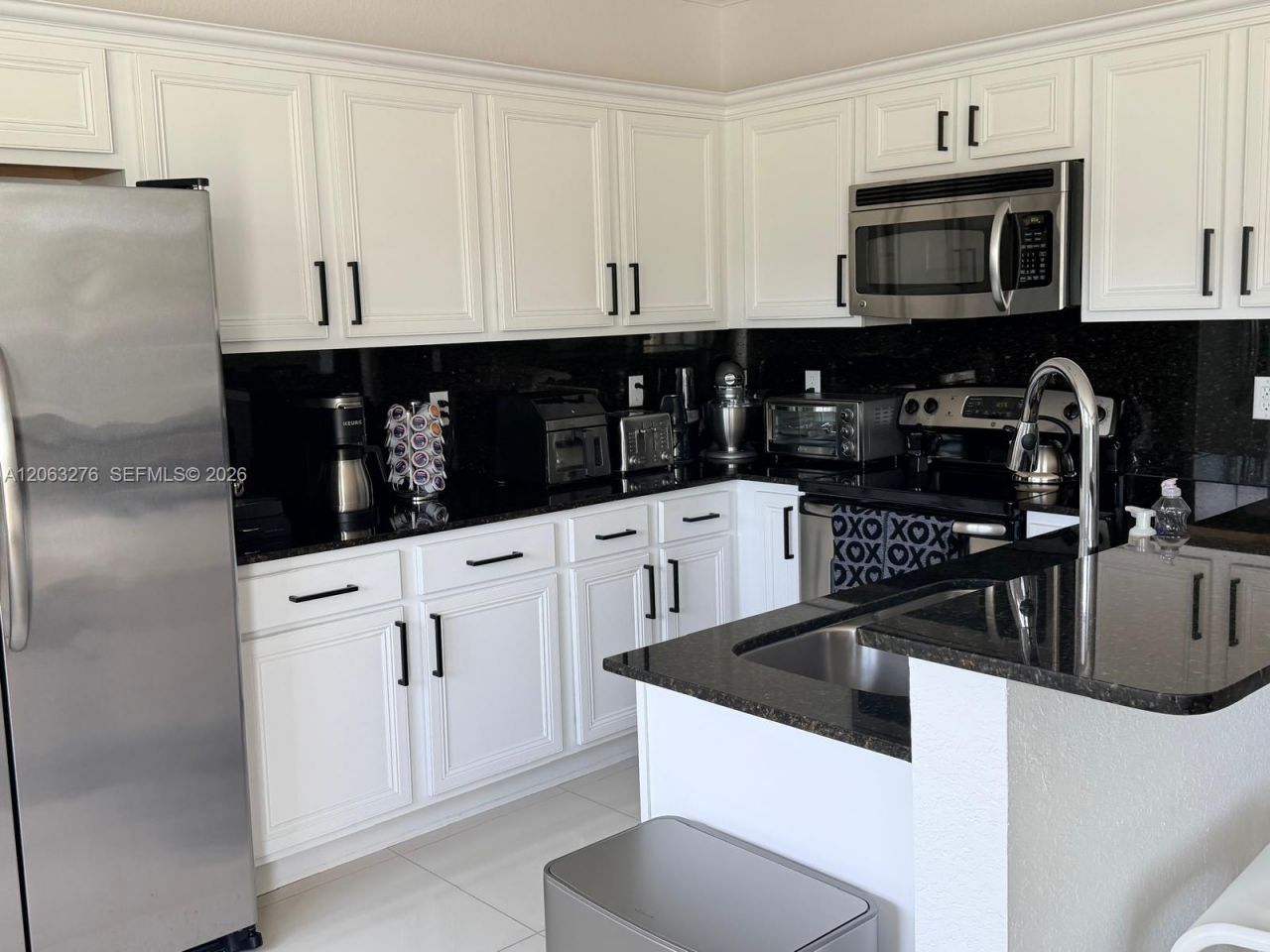 1017 NE 208th St, Miami, FL 33179 Photo