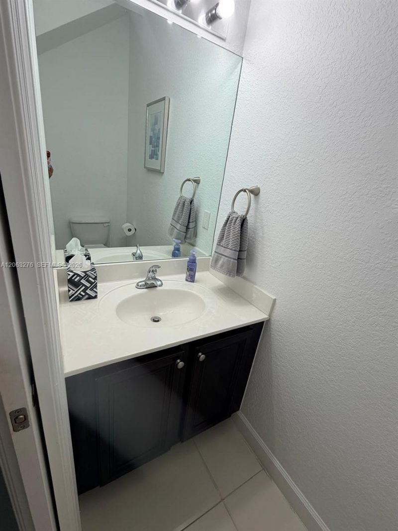 1017 NE 208th St, Miami, FL 33179 Photo