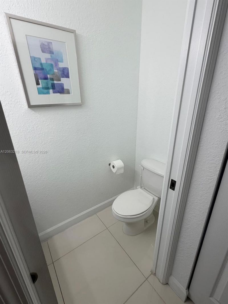1017 NE 208th St, Miami, FL 33179 Photo