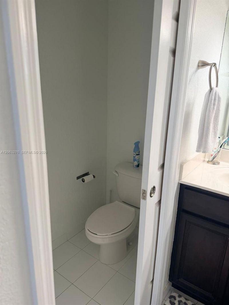1017 NE 208th St, Miami, FL 33179 Photo