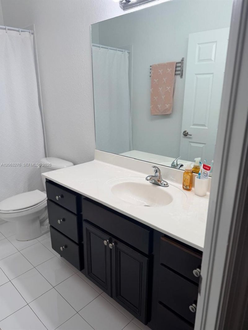 1017 NE 208th St, Miami, FL 33179 Photo