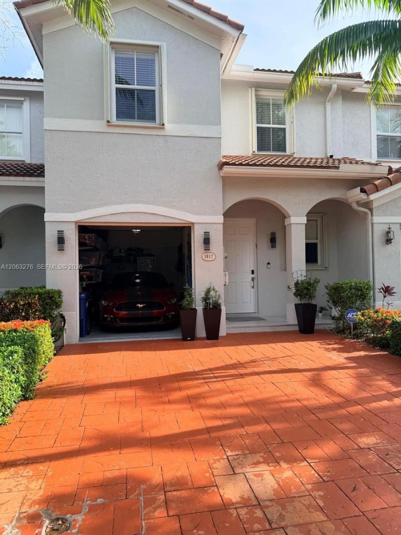 1017 NE 208th St, Miami, FL 33179 Photo