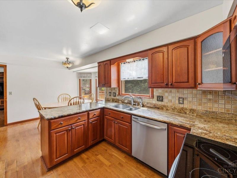 7489 Fitzroy Court, West Chester, OH 45241 Photo 8