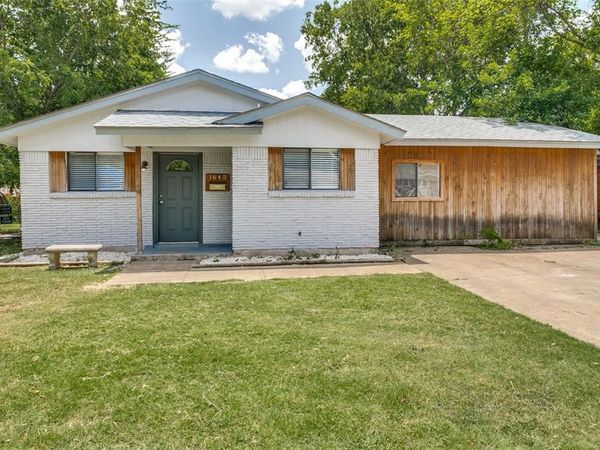 1640 Gill Street, Blue Mound, TX 76131