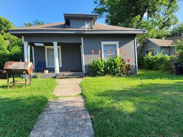 1320 Elmwood Avenue , Fort Worth, TX 76104