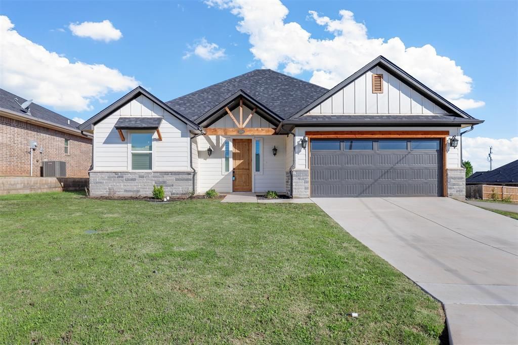 2524 Creek Drive, Granbury, TX 76048 Main Photo