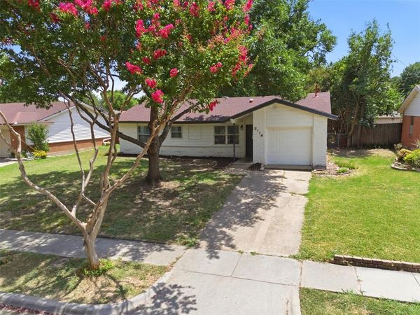 2114 Brookshire Street , Arlington, TX 76010