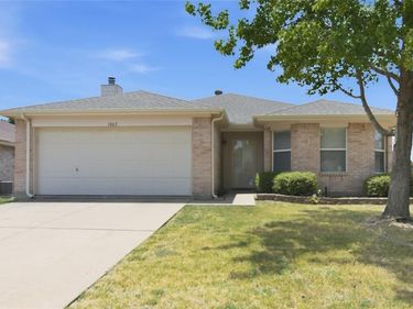 1065 Triple Crown Drive, Fort Worth, TX 76179
