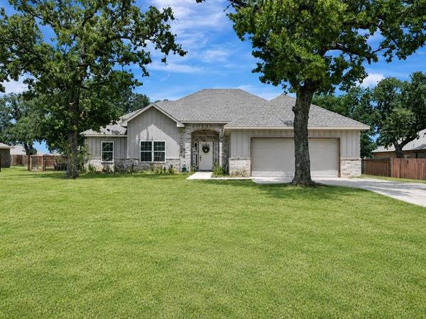 917 E 3rd Street, Springtown, TX 76082