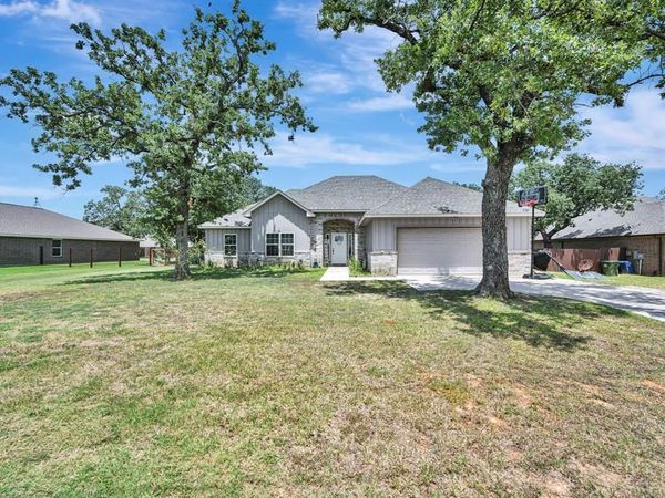 917 E 3rd Street , Springtown, TX 76082