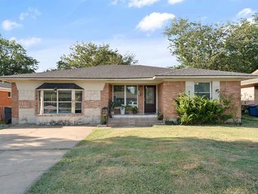 2439 Inadale Avenue, Dallas, TX 75228