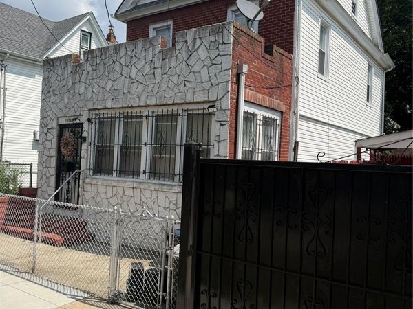 10749 160th Street, Jamaica, NY 11433