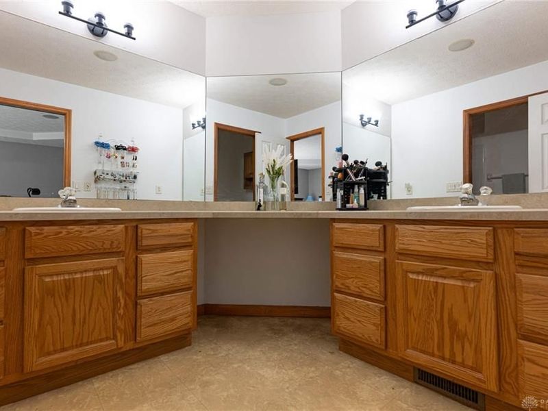 101 Crown Point Meadows, Clearcreek Township, OH 45458 Photo 17