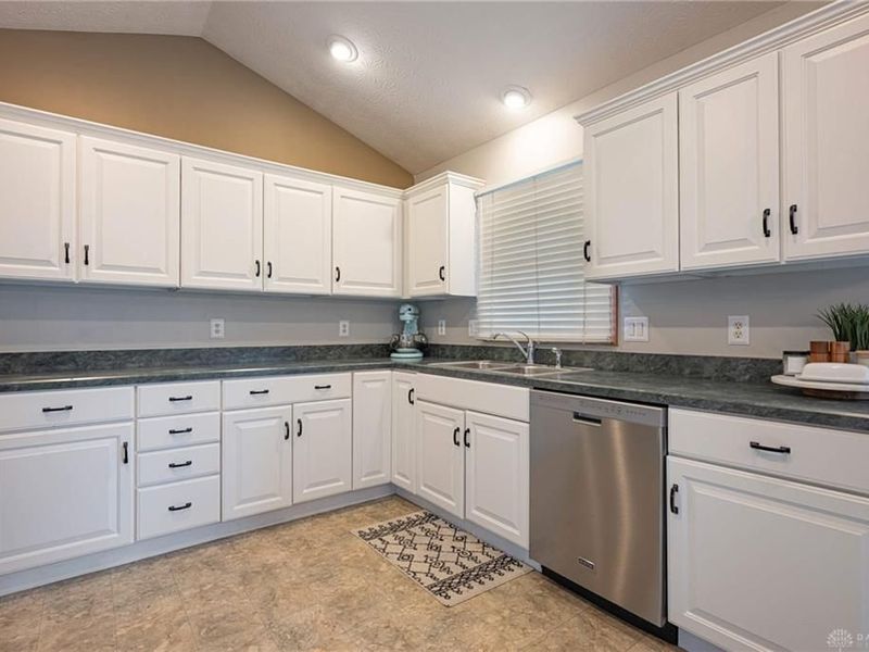 101 Crown Point Meadows, Clearcreek Township, OH 45458 Photo 9
