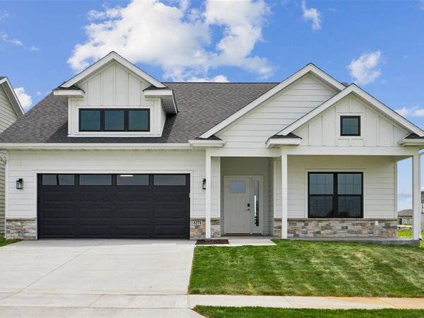 1271 Roosevelt Circle, North Liberty, IA 52317