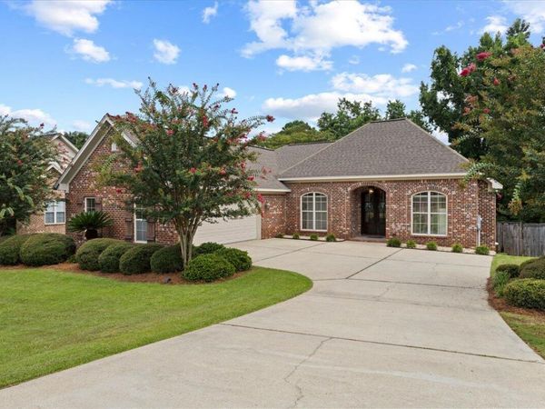 10 Woodside, Hattiesburg, MS 39402