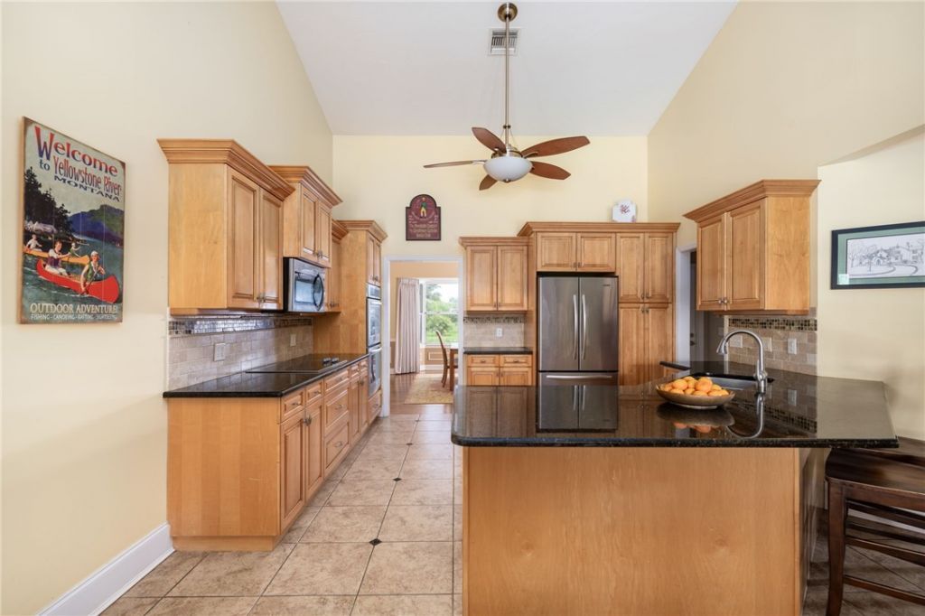 1447 56th Square E, Vero Beach, FL 32966 Photo