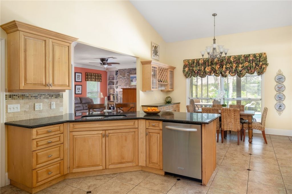 1447 56th Square E, Vero Beach, FL 32966 Photo