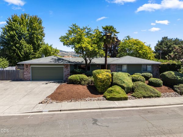 1142 Tara Circle, Medford, OR 97504
