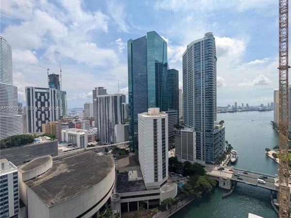 31 SE 5 , Unit 3002, Miami, FL 33131