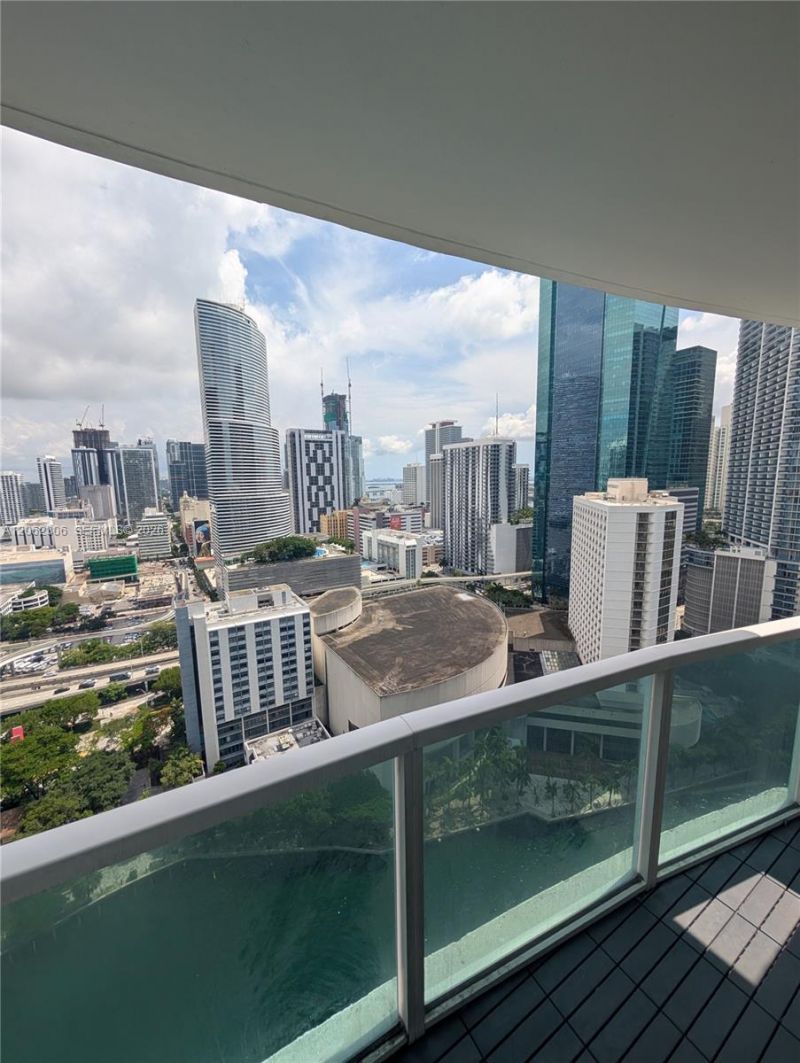 31 SE 5 , Unit 3002, Miami, FL 33131 Photo