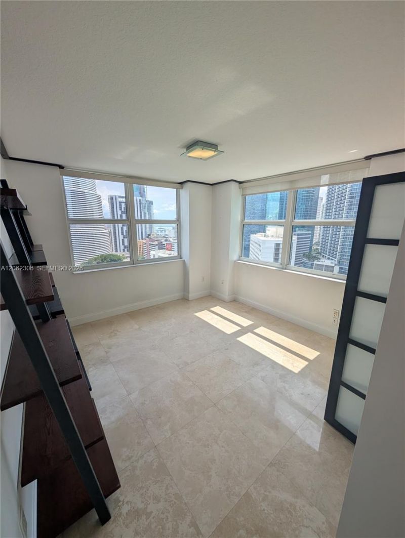 31 SE 5 , Unit 3002, Miami, FL 33131 Photo
