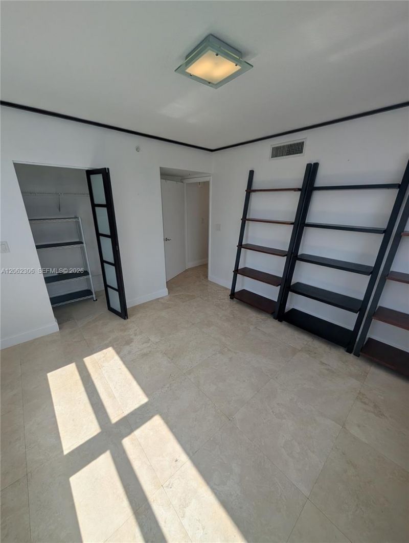 31 SE 5 , Unit 3002, Miami, FL 33131 Photo