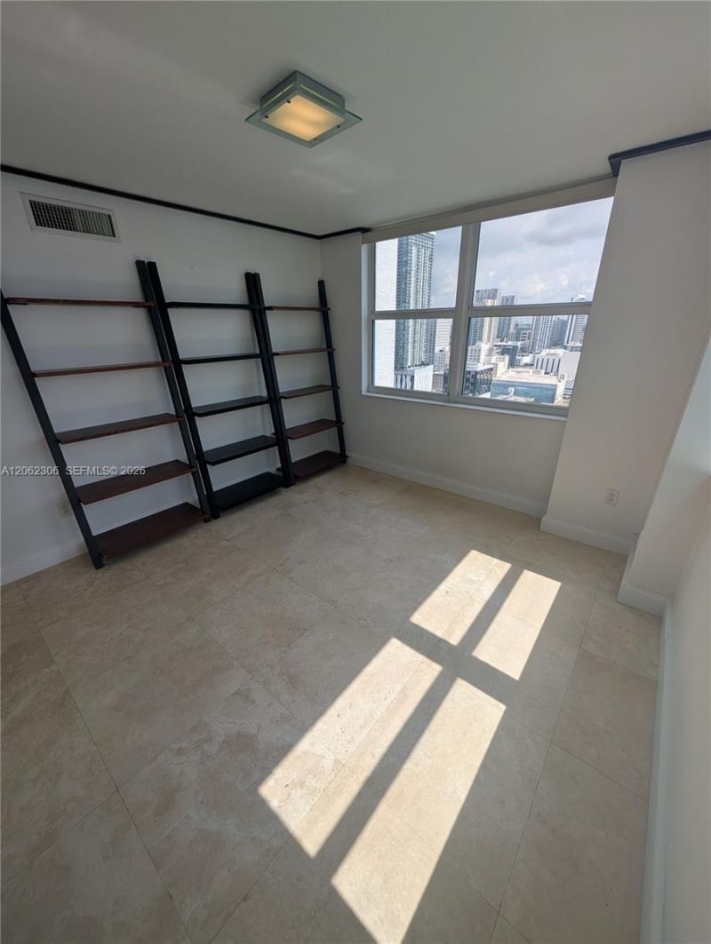 31 SE 5 , Unit 3002, Miami, FL 33131 Photo