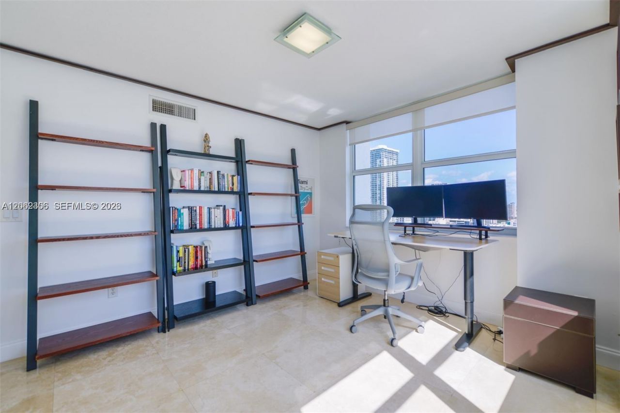 31 SE 5 , Unit 3002, Miami, FL 33131 Photo