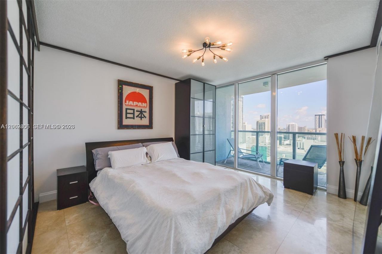 31 SE 5 , Unit 3002, Miami, FL 33131 Photo