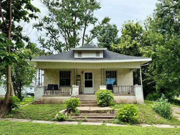 110 N Madison Street , Clayton, IL 62324