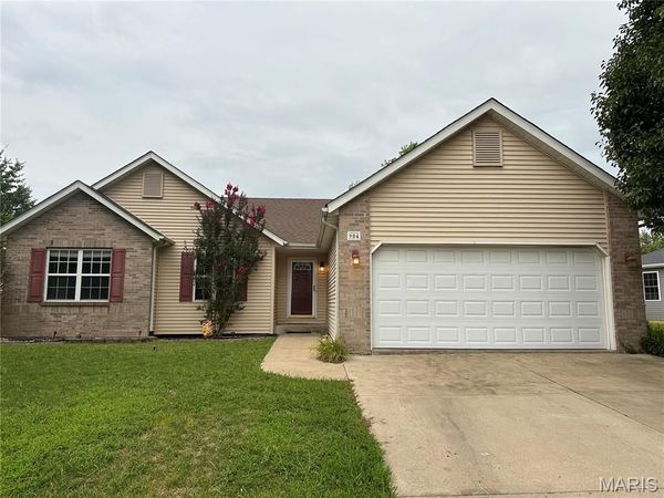 904 Woodland Drive , Maryville, IL 62062