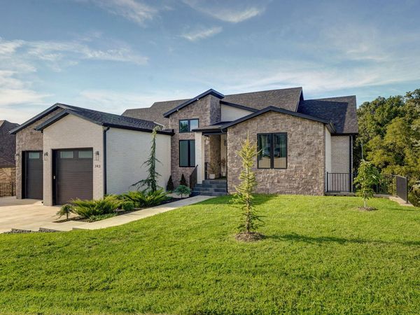 343 W Monarchwood Drive , Nixa, MO 65714
