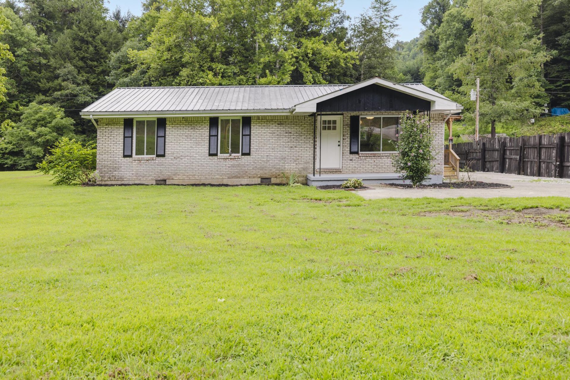 5390 Highway 191, Campton, KY 41301